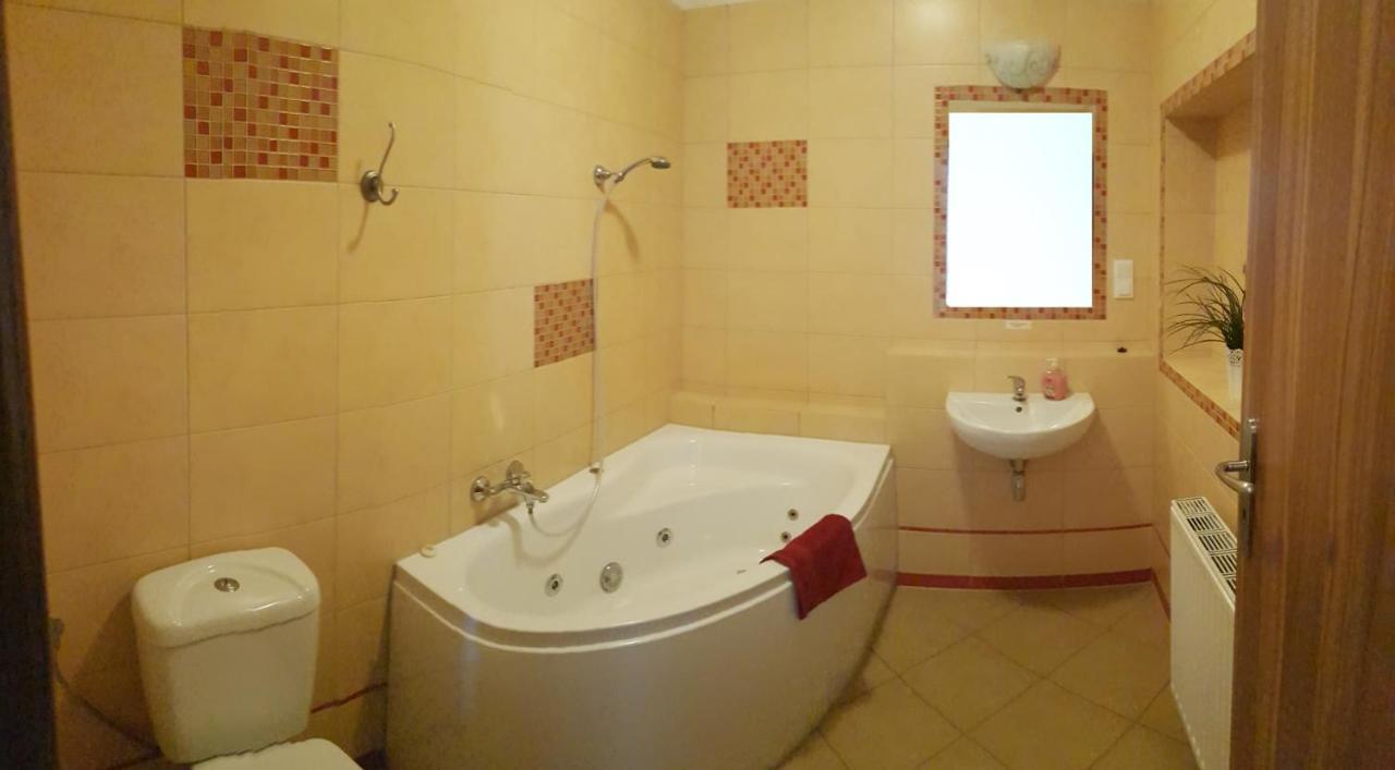Hotelik Kameleon Pokoje Goscinne Jawor Exterior foto