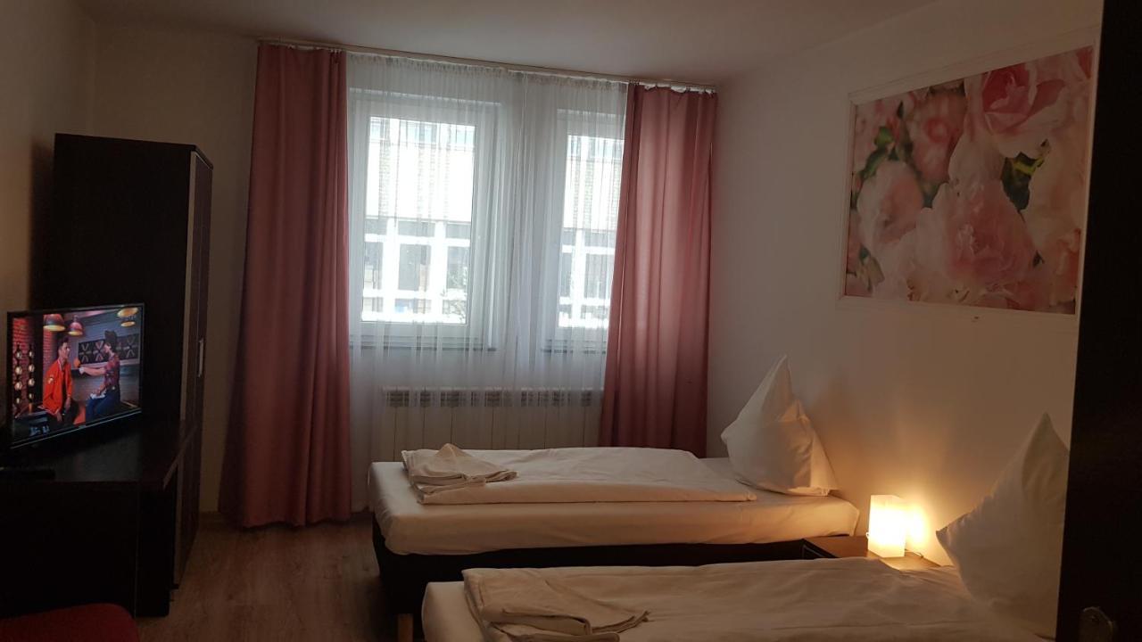 Hotelik Kameleon Pokoje Goscinne Jawor Exterior foto