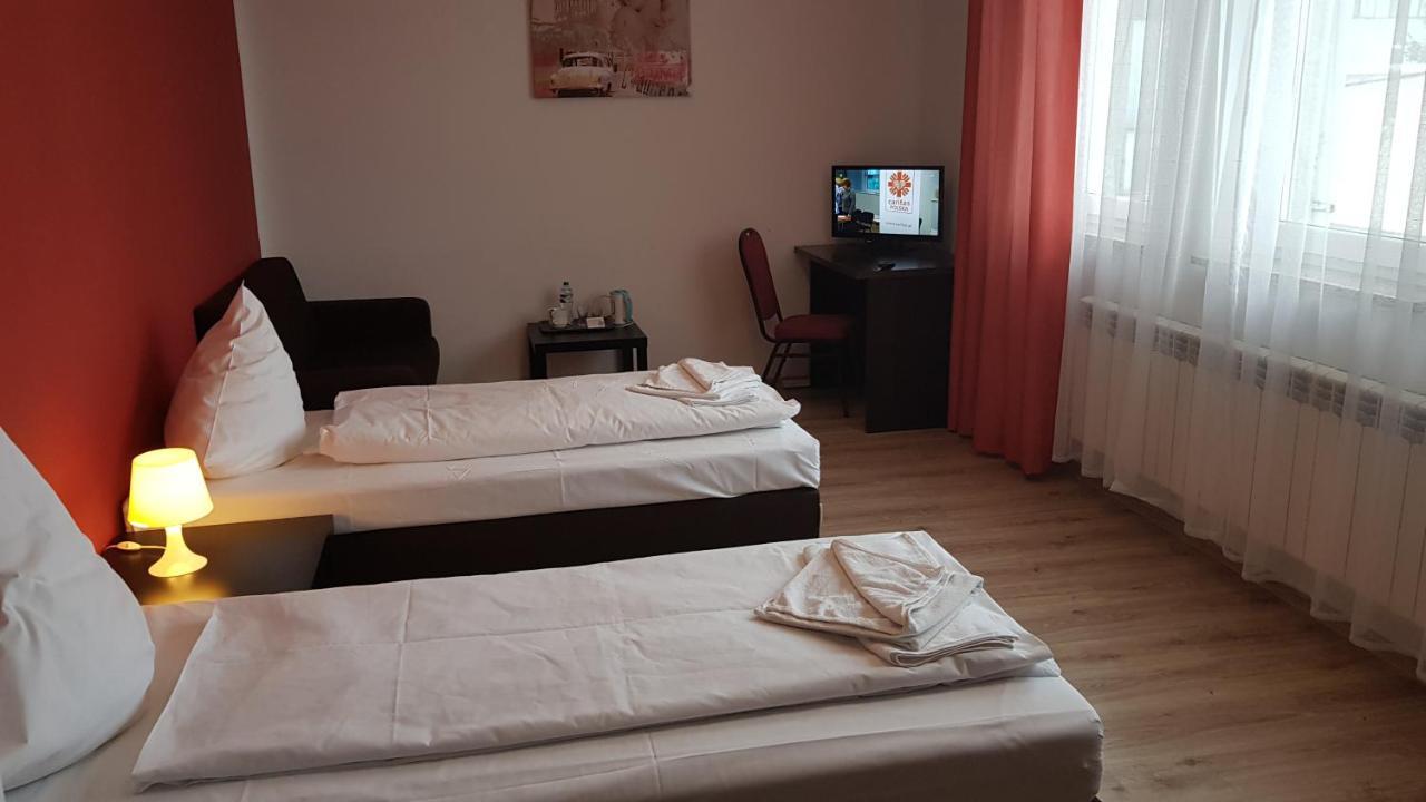 Hotelik Kameleon Pokoje Goscinne Jawor Exterior foto