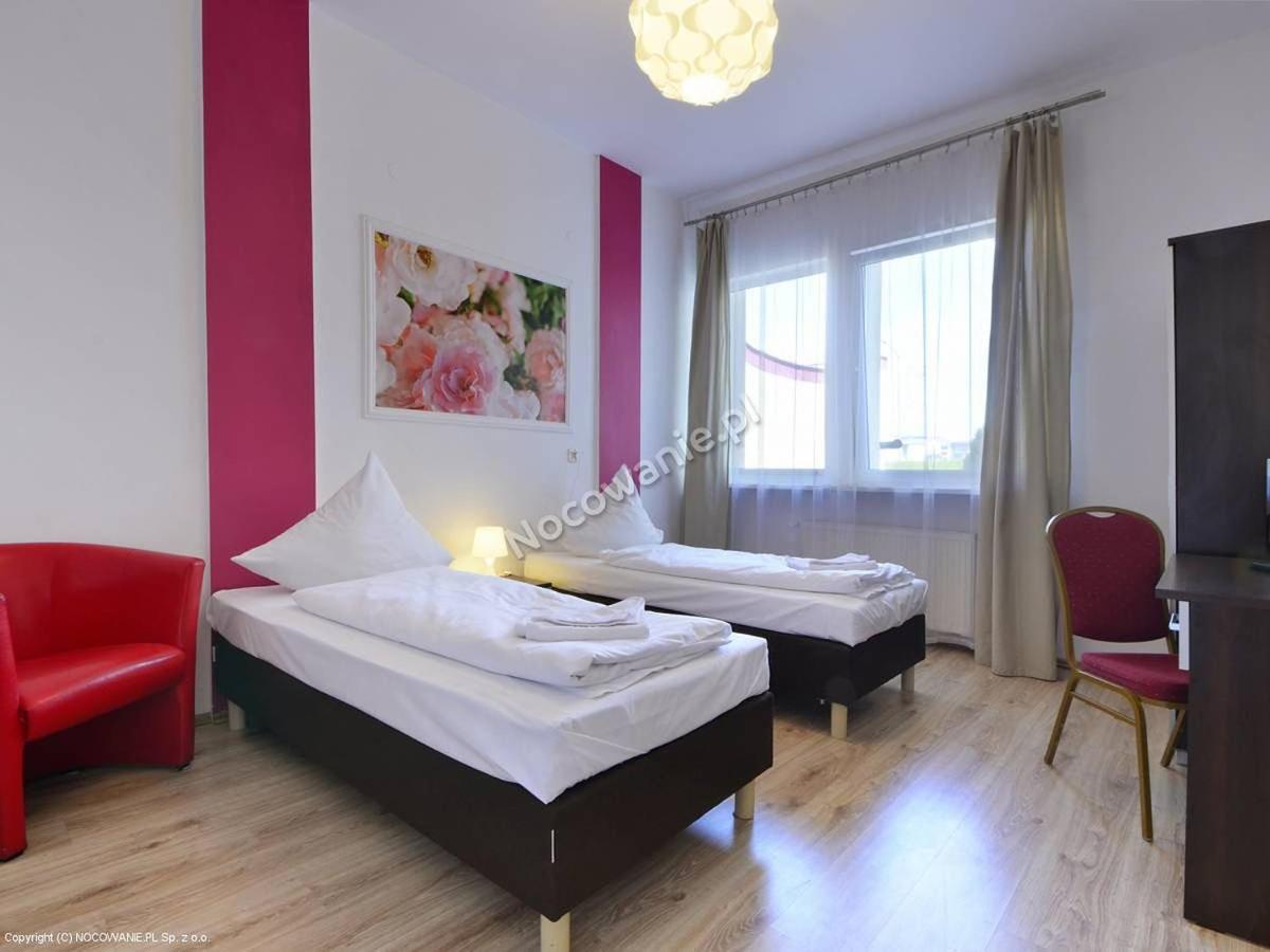 Hotelik Kameleon Pokoje Goscinne Jawor Exterior foto