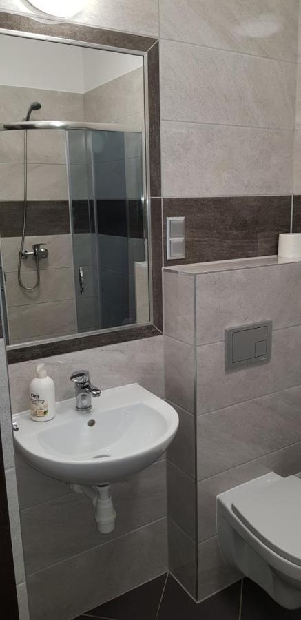 Hotelik Kameleon Pokoje Goscinne Jawor Exterior foto